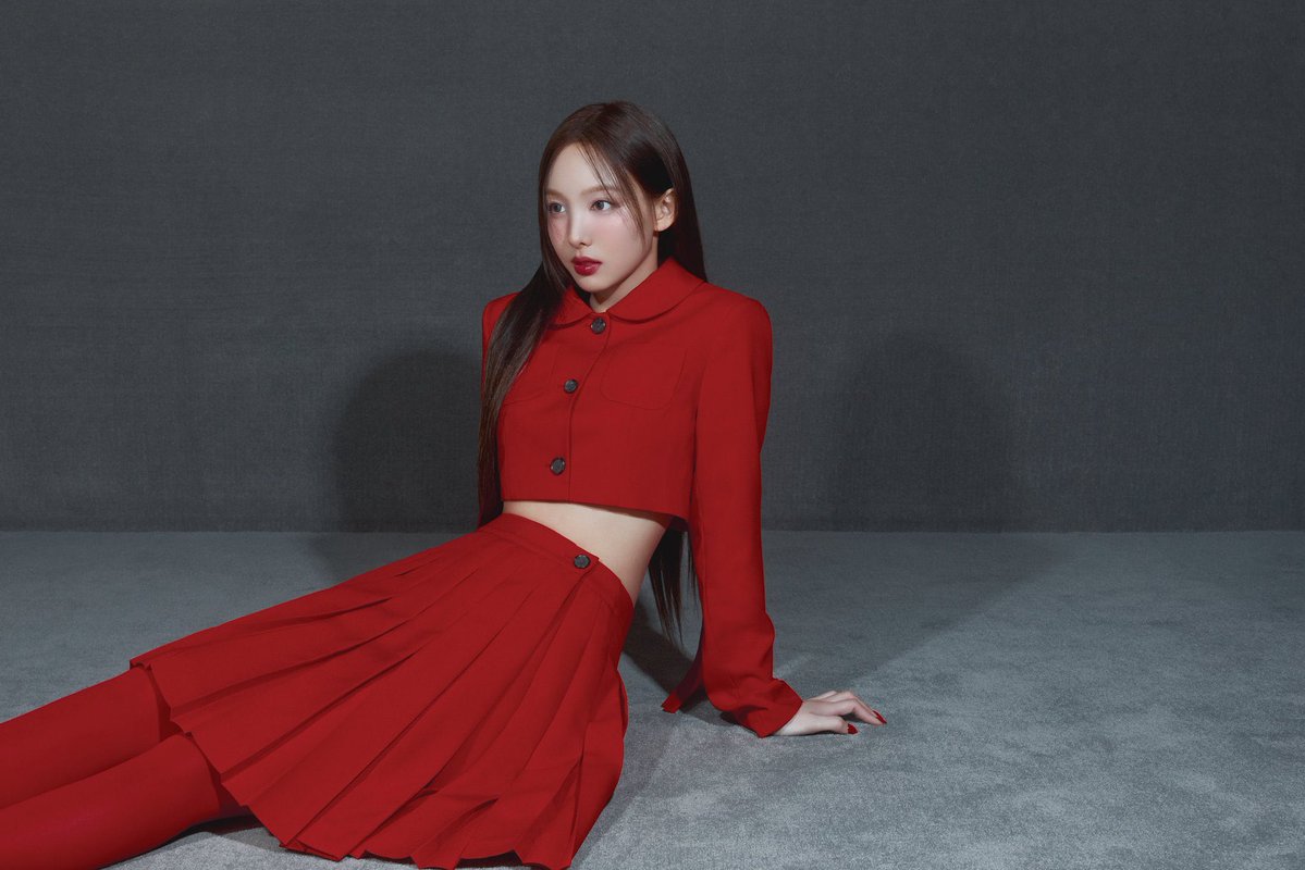 imnayeonarchive's tweet photo. https://t.co/ZIMIMf7SUU
