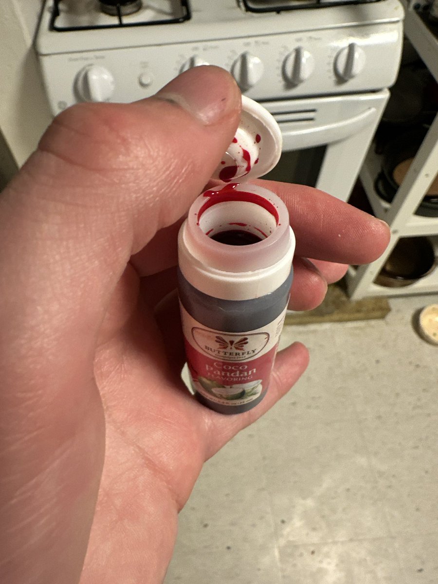 aiidanwolf's tweet photo. Went out of my way to get pandan extract… open it when I get home and it’s MISLABELED. It’s fucking rose flavoured and I HATE ROSE https://t.co/FzgD1Yd6JI
