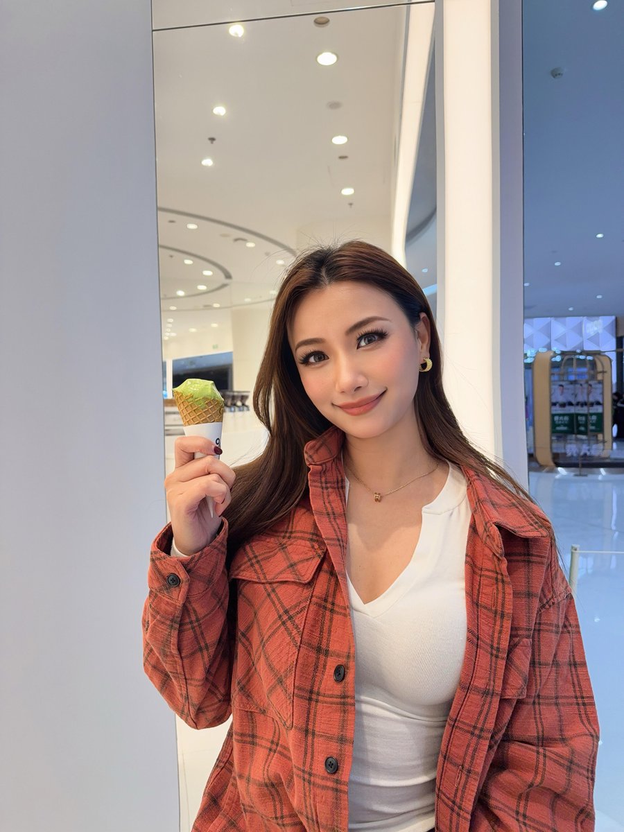 ZoeLim1990's tweet photo. Matcha flavored ice cream https://t.co/dgYsSUVhPc