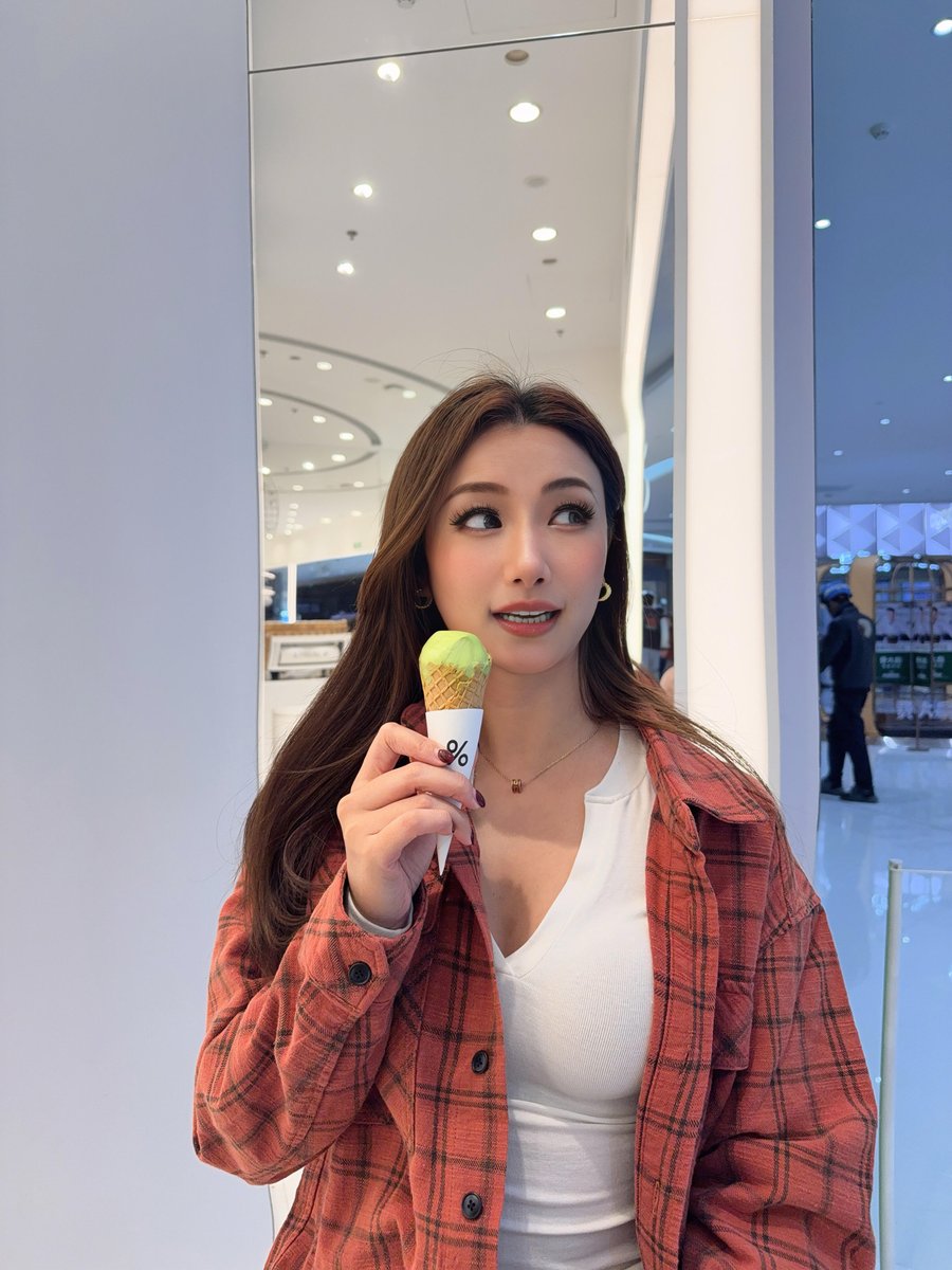 ZoeLim1990's tweet photo. Matcha flavored ice cream https://t.co/dgYsSUVhPc