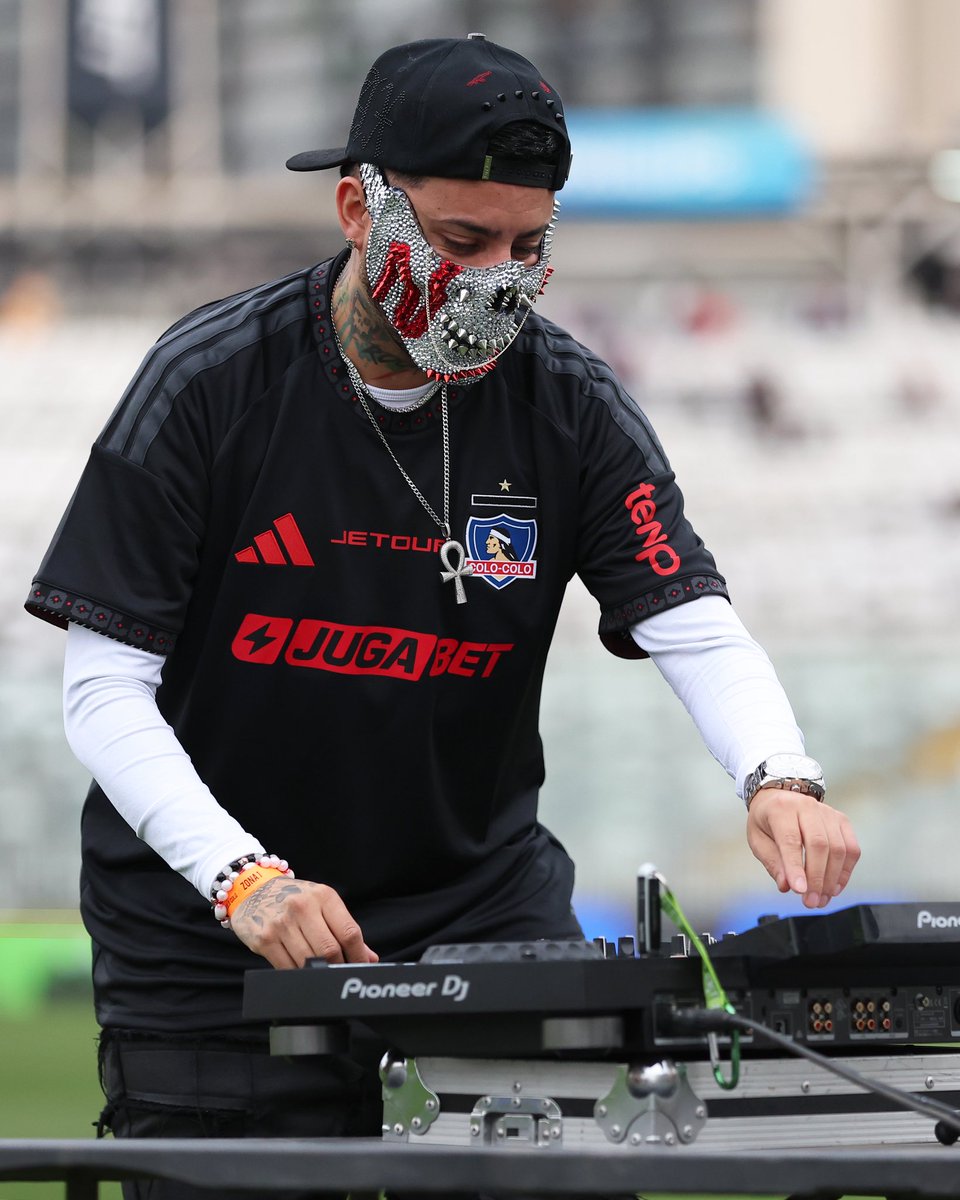 ColoColo's tweet photo. DJ Rocka inicia el show de la Bienvenida de Vozinha 🤟🏻💿

#VamosColoColo https://t.co/32XVBpJmwC