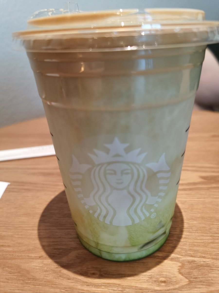 vsang591's tweet photo. Just blended a refreshing iced matcha latte! Whisk matcha powder + hot water first, add ice, then frothed oat milk. Quick, creamy, and perfect for busy mornings ， https://t.co/uUdujGFVRb