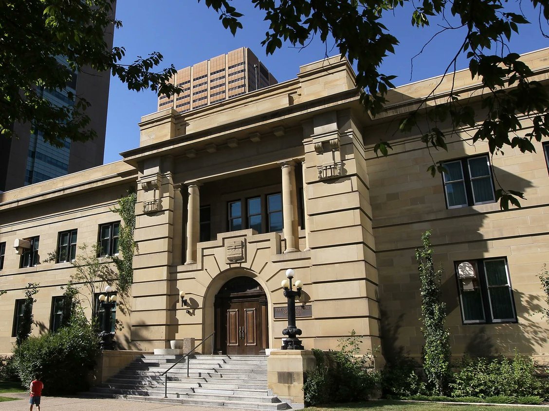 nationalpost's tweet photo. Alberta judge gives 'dangerous' refugee drug dealer more time to dodge deportation.

Mahir Yahya Sharif pleaded guilty to trafficking large amounts of methamphetamine and fentanyl and committing sexual assault, and has served three years for his crimes https://t.co/DzruLSP7oQ https://t.co/lStIeqAaQv