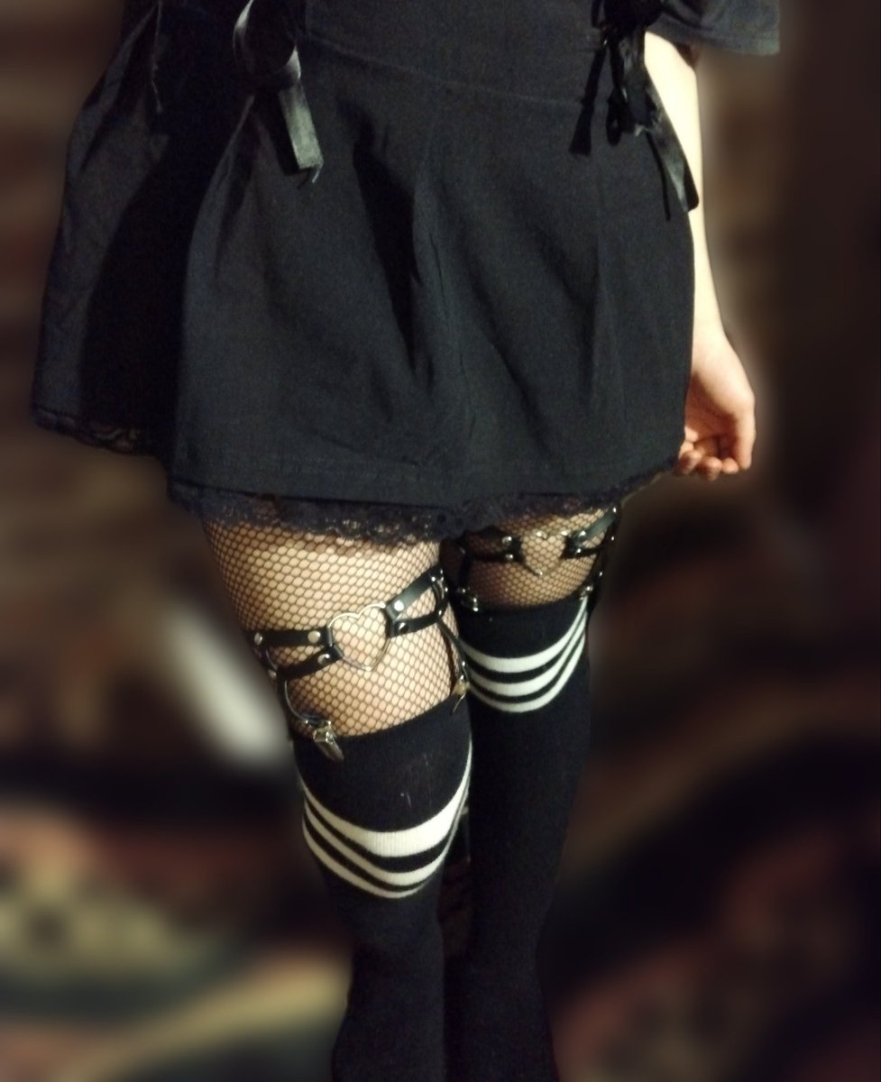 Patata_YuY's tweet photo. Como hacen otros femboys para ganar tantos likes aquí? Yo con suerte llegó a 10 u-u

#femboy #trapito https://t.co/O7VWQwnfdL