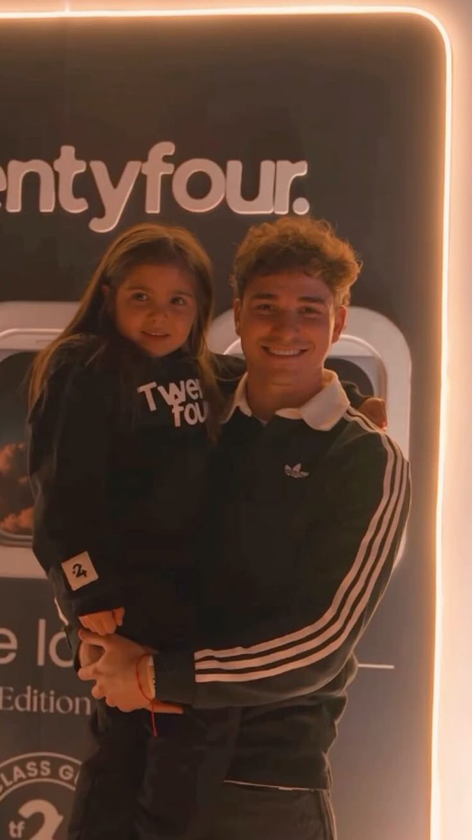 ejf249's tweet photo. me da risa que olivia sea de river por julián y no por enzo que es EL PAPÁ KJJ literalmente la familia tradicional argentina https://t.co/9iTdqDSEuD