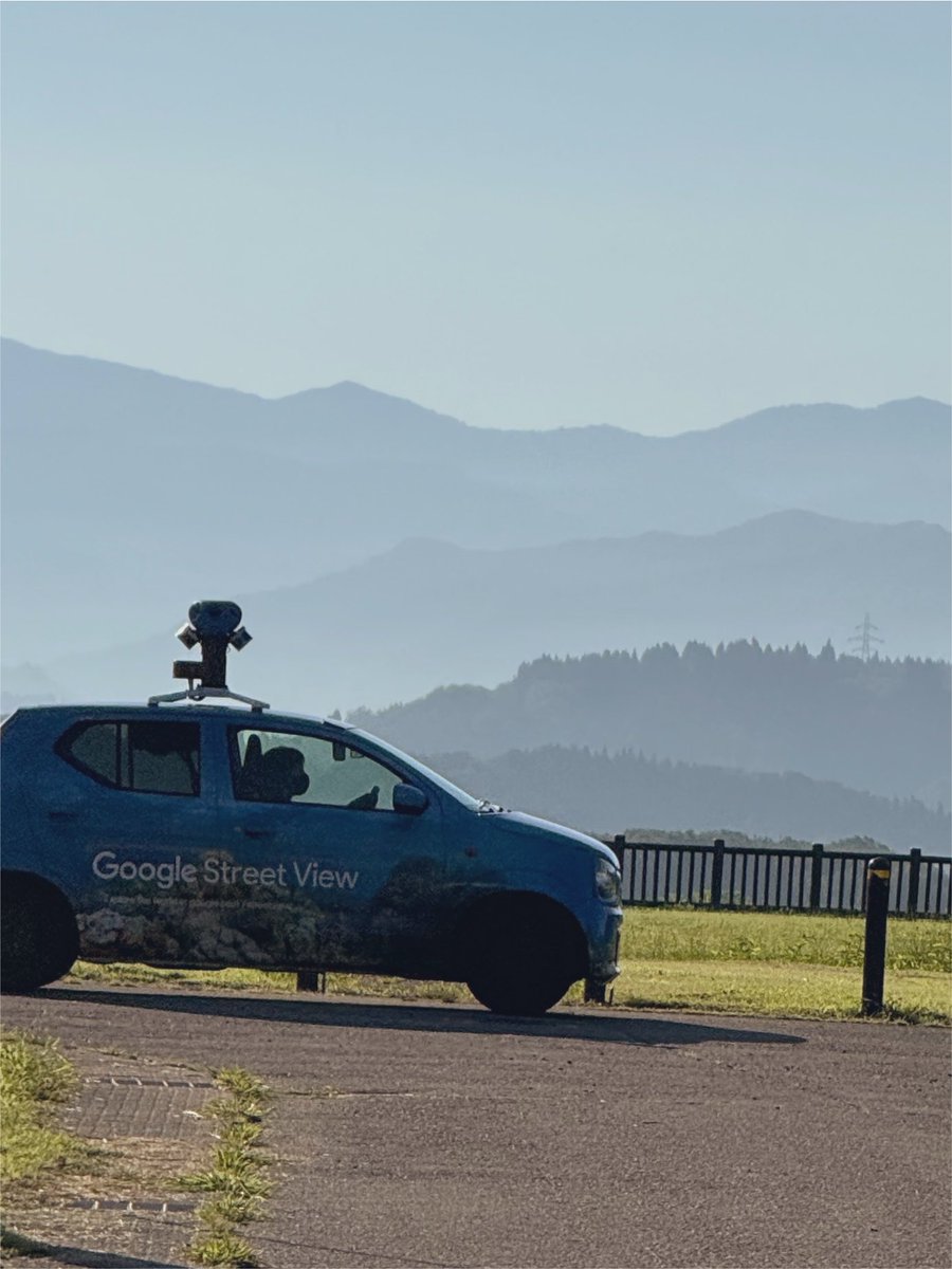 HarrysShare's tweet photo. Google Street Viewの車が爆走で村を走り抜ける🚗
3回目の遭遇
#googlestreetview #リモートワーク #テレワーク #田舎暮らし https://t.co/9YzqgxkgsU
