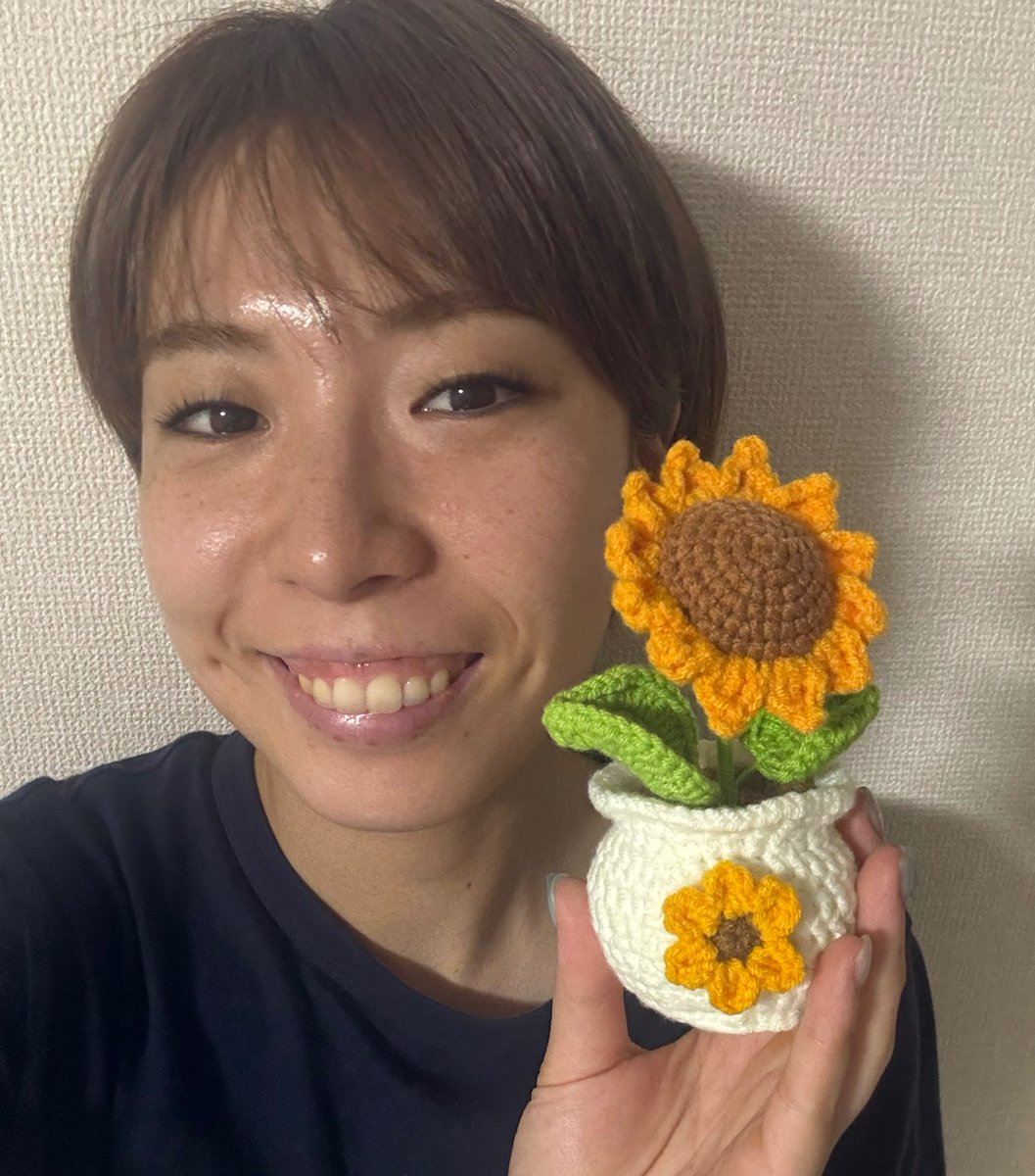Saitama_AMG's tweet photo. ー・ー・ー・ー・ー・ー・ー・ー

 ☀️Good morning MEDICS☀️

ー・ー・ー・ー・ー・ー・ー・ー

🌻本日の担当：#鎌田咲希

おはようございます☀

あっという間に8月を迎えていました〜！
今日もたくさんチャレンジして、
いい1日になるよう頑張りたいと思います！
みなさんもファイトです❤️‍🔥

📸かわいい雑貨屋さんで買いました🌻

#埼玉上尾メディックス 
#大同生命SVリーグ
#バレーボール #svリーグ
#川村建設工業 #埼玉りそな銀行
#武蔵野銀行 #アイダ設計