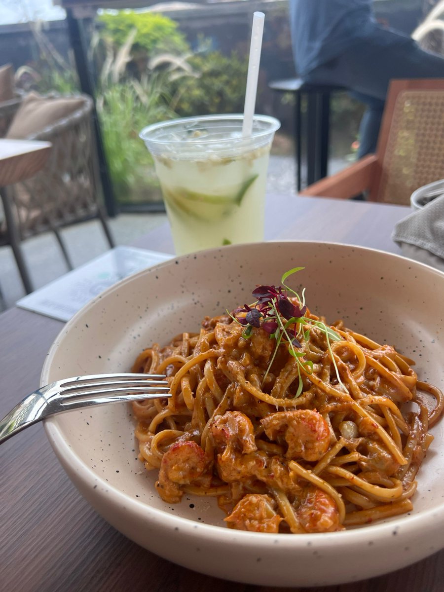 sarathteja's tweet photo. Just whipped up creamy garlic parmesan pasta in 20 mins! No fancy ingredients, just cozy vibes and perfect weeknight dinner wins https://t.co/XAen5zGnP4