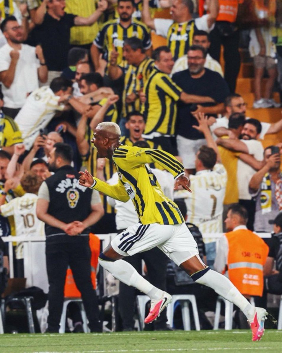 omeryaykc's tweet photo. TA TA TA TALİSCA ANDERSON TALİSCA 💛💙💛💙 https://t.co/tePwUoU78P