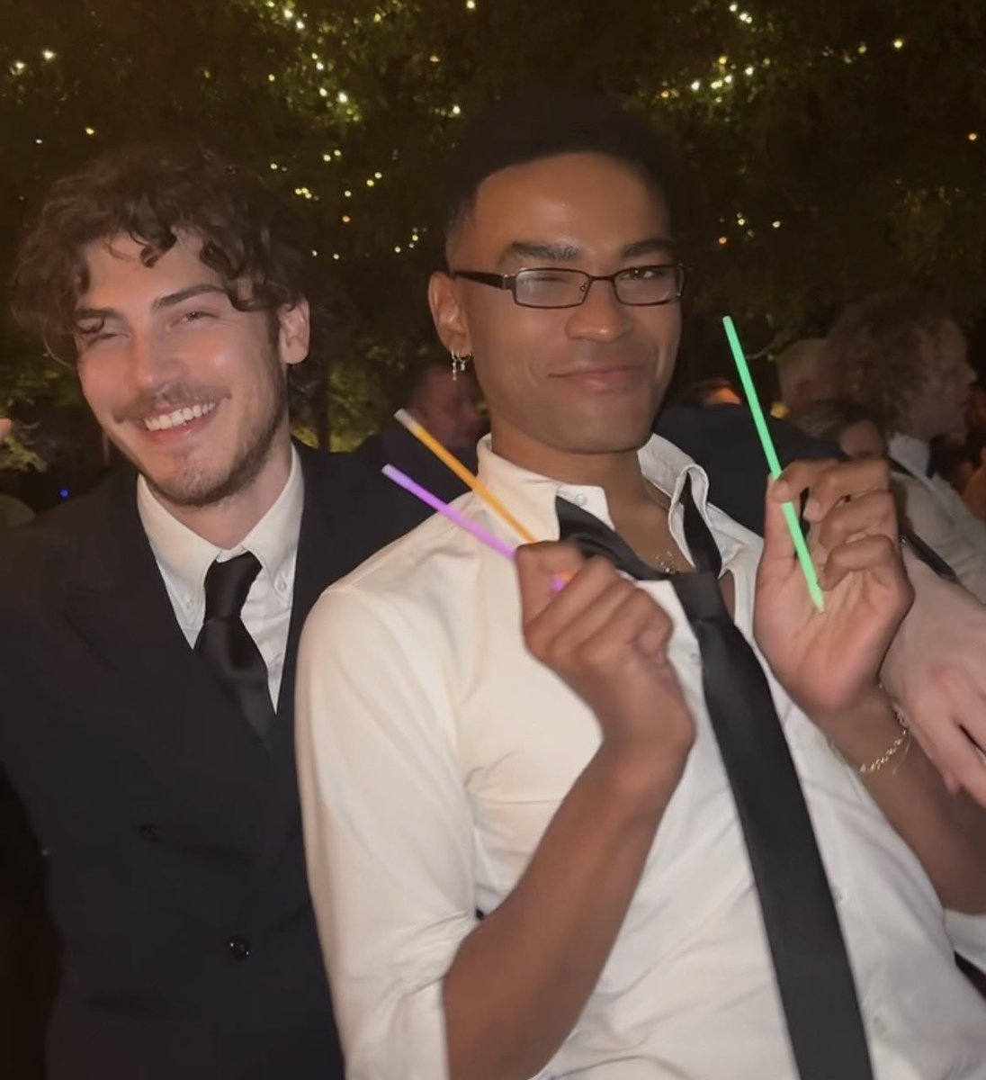 PantonThinker's tweet photo. “outdoor venue, private vows, glow sticks at the after party.”

“got it, glow sticks.” https://t.co/xyboAeumXB