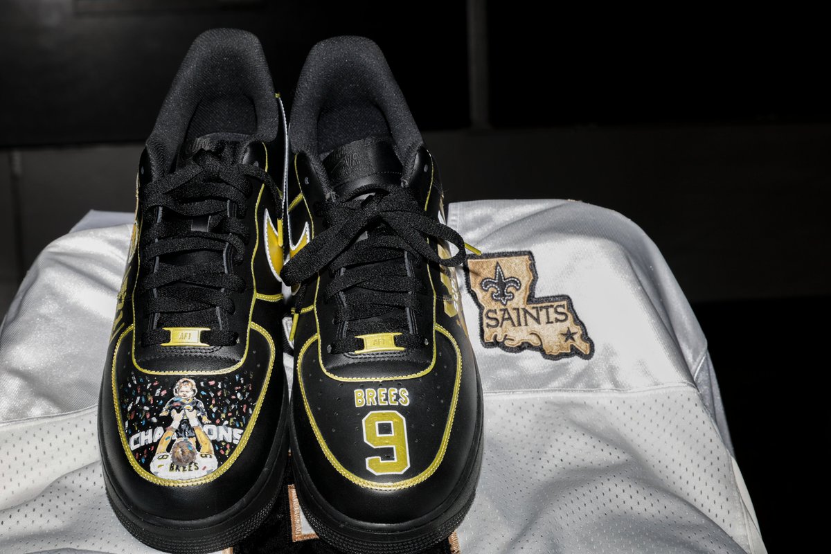 Saints's tweet photo. Custom @DrewBrees inspired G-Nikes 🔥 https://t.co/nxycBKWf6c
