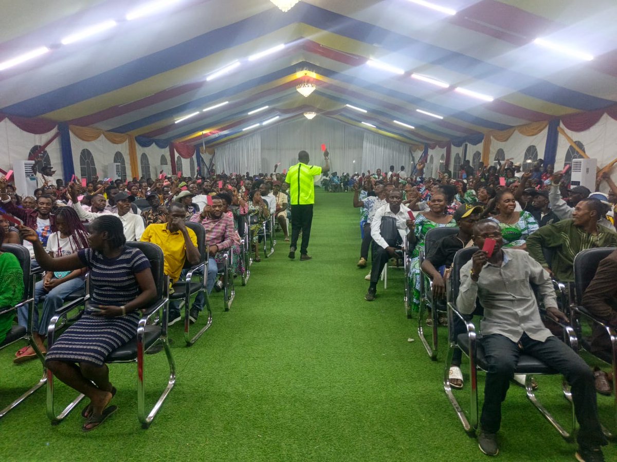 WMukambila's tweet photo. Notre passage au Kongo Central et dans le Gd  Bandundu, a été marqué par une forte adhésion populaire à l’initiative « CARTON ROUGE AUX POLITICIENS ! ».7 mobilisation témoigne que la maturité patriotique et la conscience citoyenne de  notre peuple sont désormais évidentes. https://t.co/83qP74eAPG