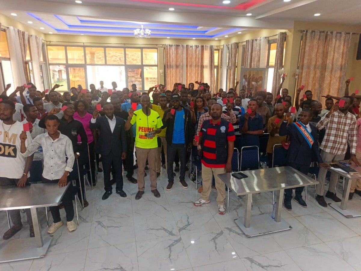 WMukambila's tweet photo. Notre passage au Kongo Central et dans le Gd  Bandundu, a été marqué par une forte adhésion populaire à l’initiative « CARTON ROUGE AUX POLITICIENS ! ».7 mobilisation témoigne que la maturité patriotique et la conscience citoyenne de  notre peuple sont désormais évidentes. https://t.co/83qP74eAPG