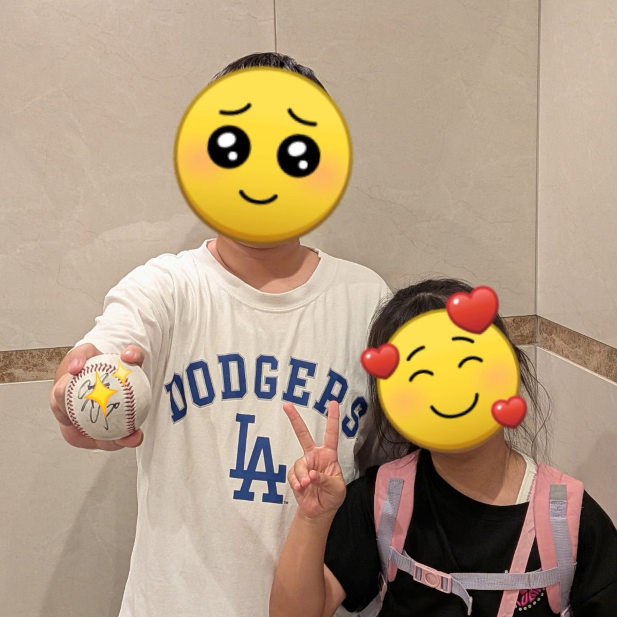 bfhboc's tweet photo. 栗林良吏様
この度は娘にサインボールをありがとうございました😭✨
練習後でお疲れなのにマッキーを取りに行ってくださり感謝しかないです。
イベントに落選した息子が栗林選手のことを大好きで(最推し)、妹から兄にボールをプレゼントしたらとても喜んでいました‼😭✨
これからもずっと大好きです‼️ https://t.co/mRqssKKOAC