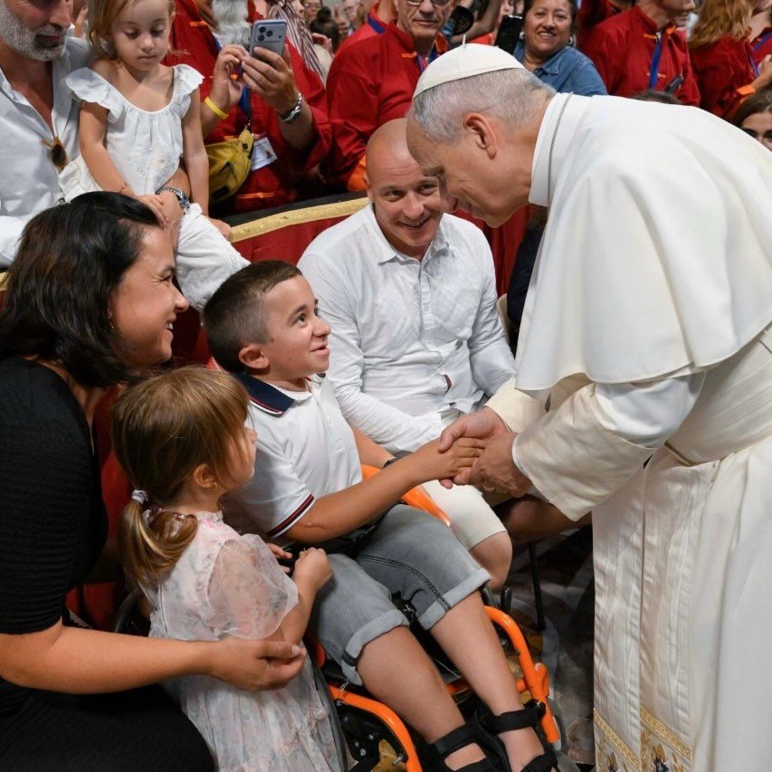 fpagesc's tweet photo. "Dirigimos hoy nuestra atención a la dimensión eclesial de la oración litúrgica. Lejos de ser una fuga del mundo y de sus necesidades, cada oración, sobre todo en la liturgia, es una dimensión esencial de nuestra humanidad."
Del #PapaLeónXIV en la #AudienciaGeneral
👍🏼🙏🏼☝🏼❤️‍🔥🕊🙌🏼 https://t.co/odsKqrG0K4