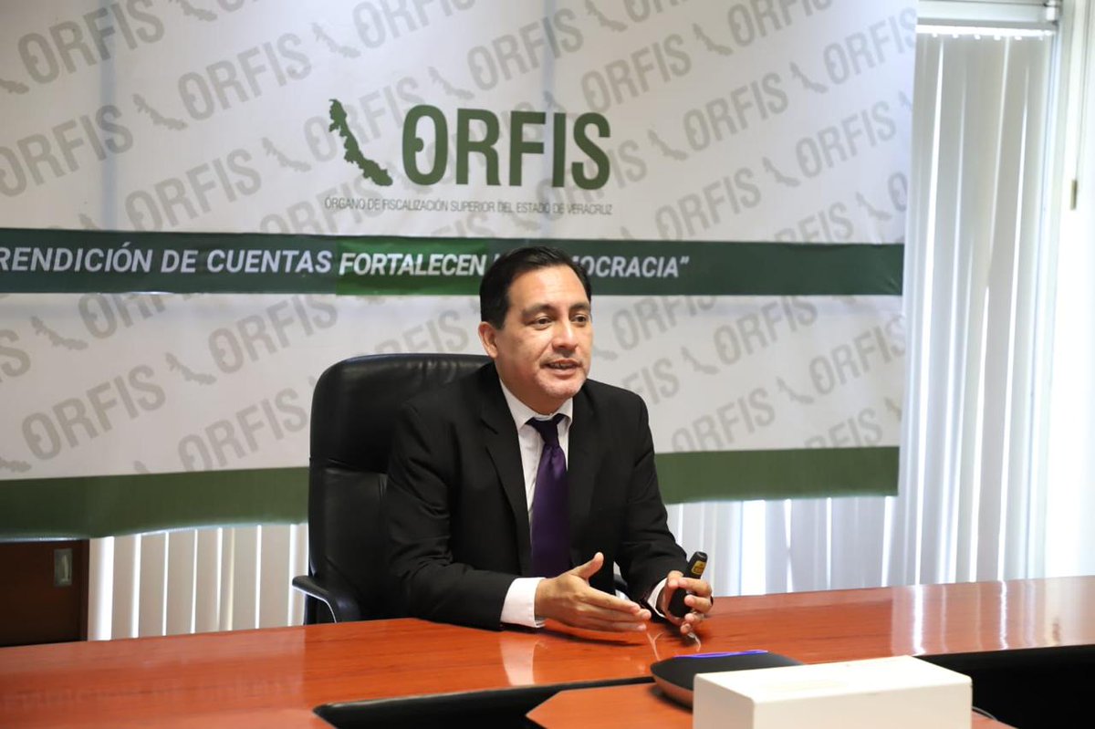 ORFIS_VER's tweet photo. La sesión estuvo encabezada por la Auditora General del #ORFIS, Mtra. @DeliaGlezCobos, quien brindó un mensaje de bienvenida a los entes municipales participantes; la ponencia estuvo a cargo del C.P.C. Ramón Ortega del IMEF.
2/2 https://t.co/3nyIJ2a9ya