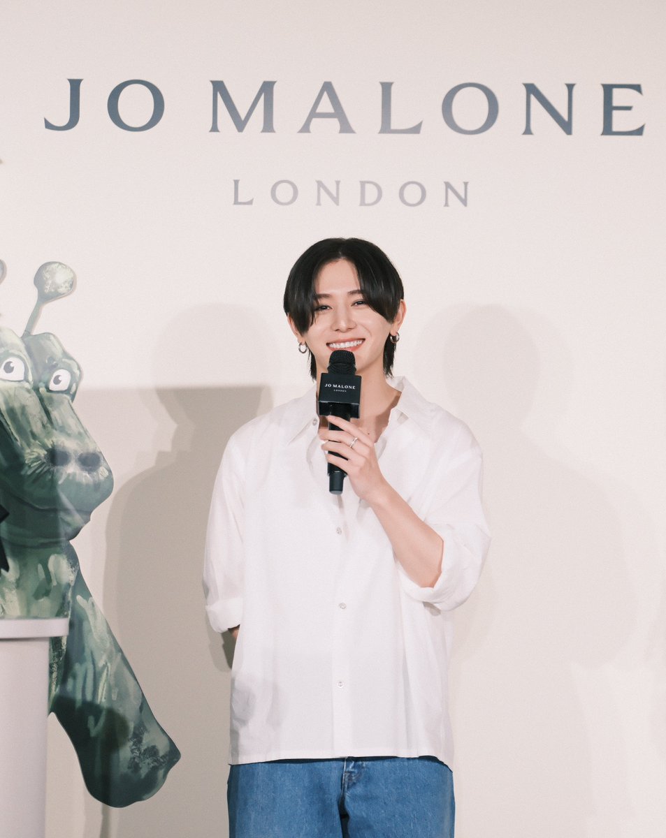 wwschannel's tweet photo. 山田涼介、爽やかな白シャツ姿で登場！新作フレグランス「シー ソルト ＆ ベルガモット」を発表

▼記事・写真の詳細はこちら
https://t.co/AC0vtDRby2

#山田涼介 #RyosukeYamada #HeySayJUMP #ジョーマローンロンドン #シーソルトアドベンチャー #シーソルトアンドベルガモット #ウッドセージアンドシーソルト #セントレイヤリング
@Ryosuke_ofcl @JoMaloneLondon