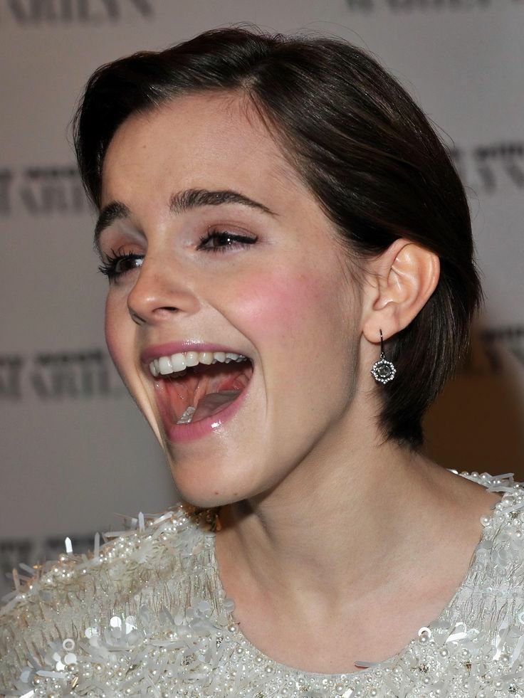 EMMAWATSON_EW01's tweet photo. 🌹Would you still love me when I'm no longer young and beautiful 🥰 #honesty #world https://t.co/1nHsIXNj3W
