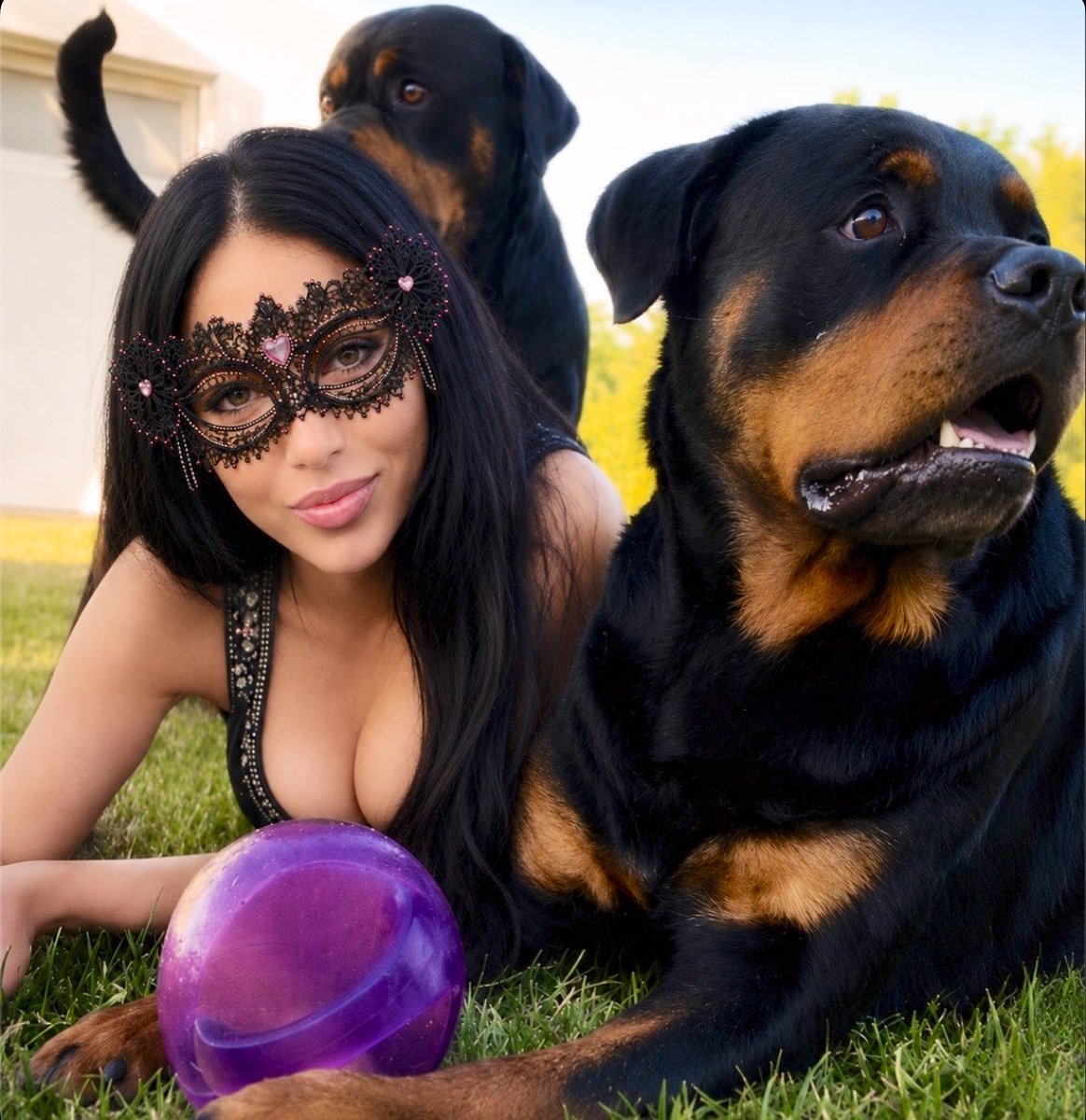 LeilaPupX's tweet photo. Look who’s got company🥳you can tell we’re about for some #backyard drills #leilaecstacy #taboo https://t.co/5nkb6RYDEC