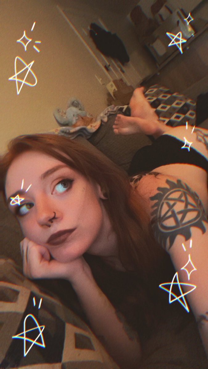 gingersnxpt's tweet photo. I think the cheetah print goes with my hair 😂🔥 idk what it is

#cheetah #cheetahprint #redhead #naturalredhead #motd #ootd #makeup #snapchat #filter #lewd #nsfwtwtًً #nsfwㅤㅤ #mirror #mirrorselfie https://t.co/xcnNfi2aKf
