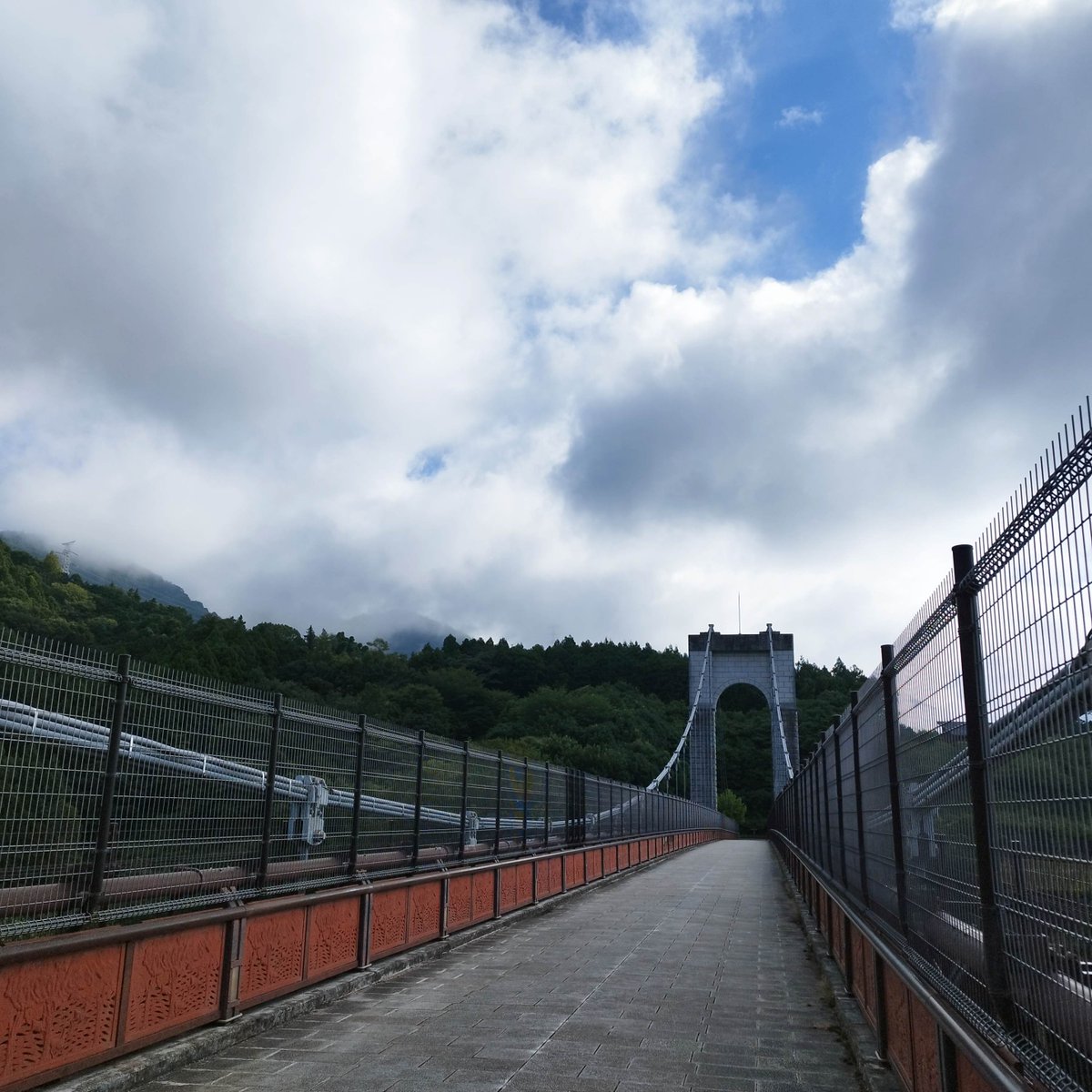 sangaku_sc's tweet photo. 2026/ 8/06(木) 9:45 晴

今日は晴です、二ノ塔、三ノ塔は雲の中です。

8/06は「広島平和記念日」1945/8/6、米軍のB-29爆撃機「エノラ・ゲイ」が広島市上空にて人類史上初めて実戦で原子爆弾を投下しました。
犠牲者の霊を慰め、世界平和を祈り続ける。

リード壁は利用不可。
スピード壁は利用可。 https://t.co/JSopRgT3rU