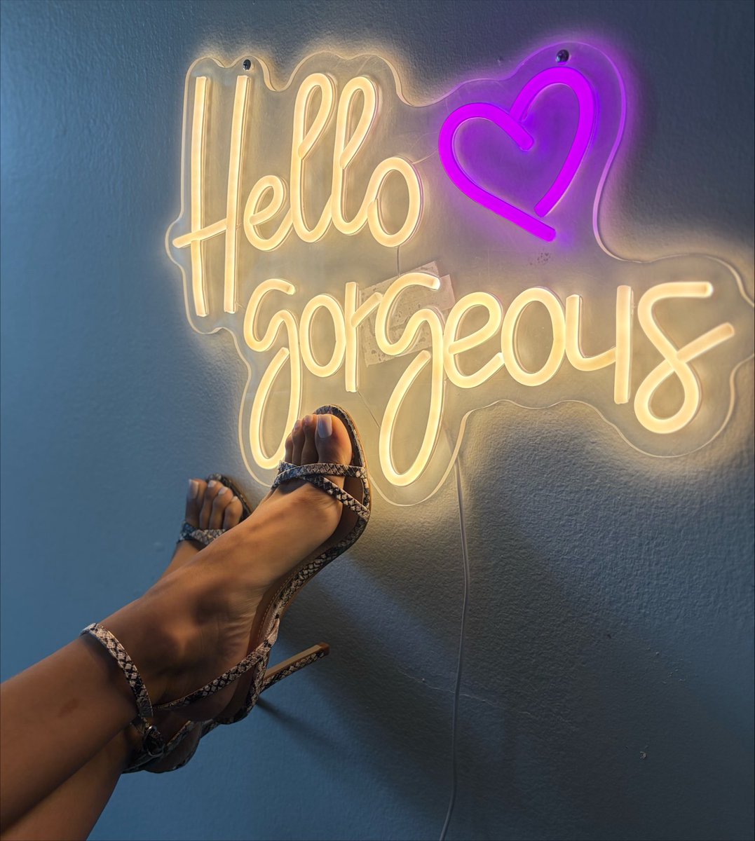 BoricuaSole555's tweet photo. Soft steps… loud impact 👣✨
You didn’t find this page by accident…😏
#feet #prettyfeet #footfetish #toes #footmodel #explorepage #fyp #heels #feetfinder #realbuyers #sellingcontent #realcreator https://t.co/raJJbns3xg