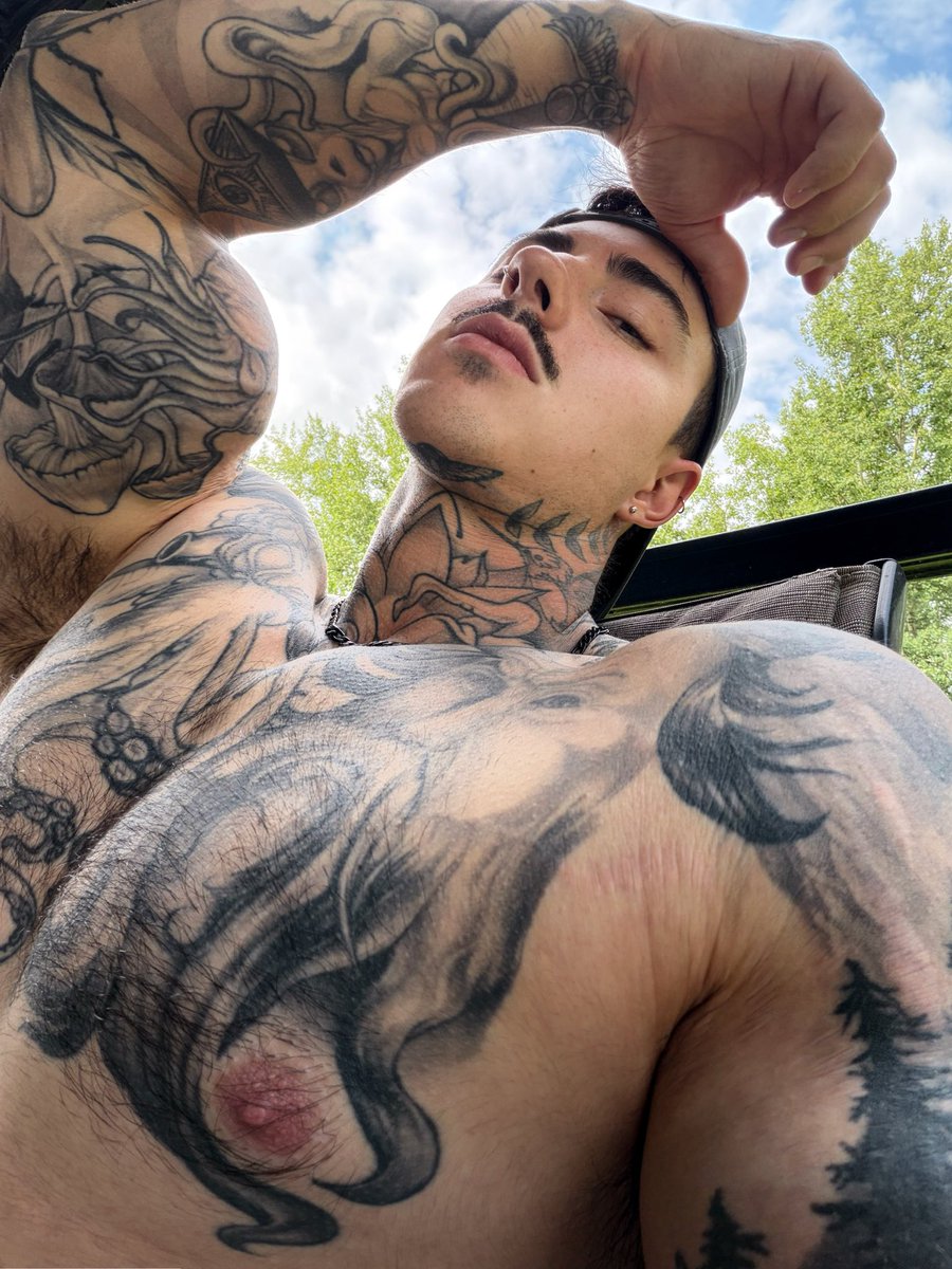 JakipzSFW's tweet photo. Be honest, what do you think I smell like 👀?? https://t.co/FUiHZ7ZoDl