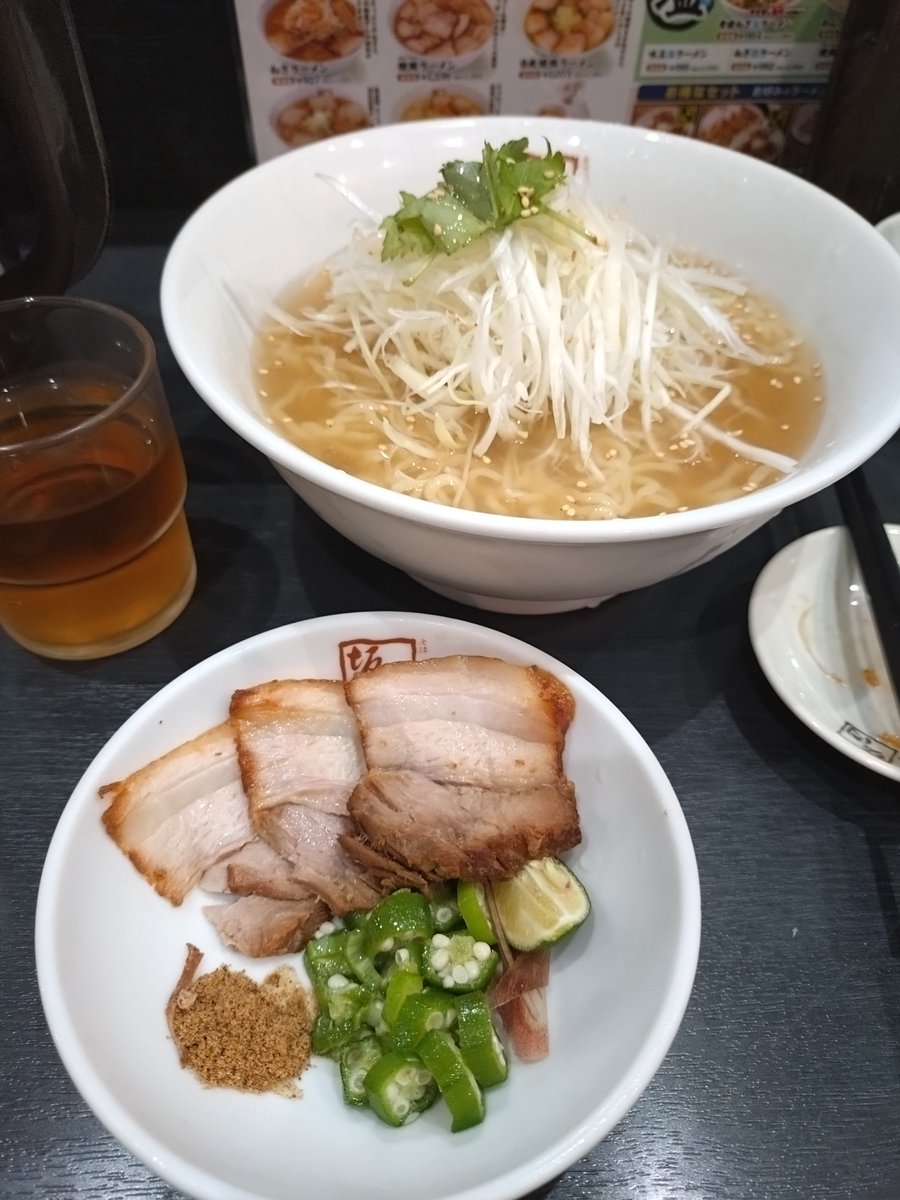 8MGmELUBDLasMcr's tweet photo. おはようございます⤴️
先日は会社の先輩とラーメン屋飲みをしてきました。
サクッと飲めて楽しかったです🎵
夏季休暇に向けて本日も頑張ります💪

#喜多方ラーメン坂内
#ちょい飲み https://t.co/eKROYMkXbU