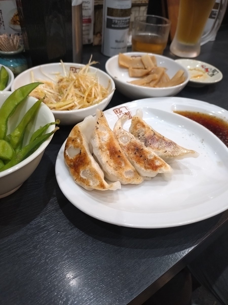8MGmELUBDLasMcr's tweet photo. おはようございます⤴️
先日は会社の先輩とラーメン屋飲みをしてきました。
サクッと飲めて楽しかったです🎵
夏季休暇に向けて本日も頑張ります💪

#喜多方ラーメン坂内
#ちょい飲み https://t.co/eKROYMkXbU