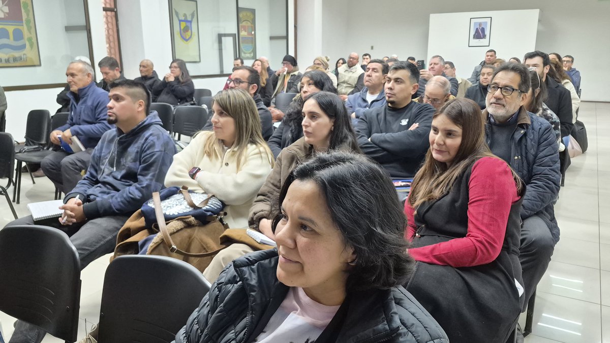 drtmetrooriente's tweet photo. 📍[AHORA] Con una alta presencia de representantes de sindicatos y empresas de San Bernardo y Puente Alto, y de autoridades DT, la @drtmetrooriente constituyó el Consejo Tripartito Regional de Usuarios #CTRU, dependiente de las Inspecciones Provinciales de #MaipoyCordillera. https://t.co/x9vl7cmn8Z