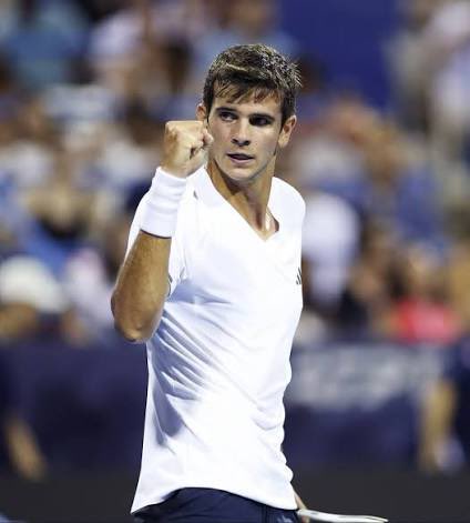 jmgmoron's tweet photo. IMPRESIONANTE JÓDAR 😱

Vino ayer de Washington, torneo nuevo, país nuevo, pista nueva… pero el Rafa de siempre.

Remontando un set ante Moutet y yendo de menos a más, muestra de un físico imponente y de lo trabajado que tiene el cardio.

La victoria de hoy es más propia de alguien que lleva años en el circuito.

Ante Musetti en 3R para soñar con algo importante en Canadá.