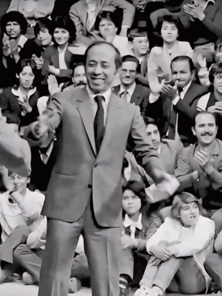 RevistaSoHo's tweet photo. Fue senador de la República, lo secuestraron, casi se casa con Magda Egas (la diva del momento) y fue quien hizo reír a este país en sus momentos más trágicos. 

Un día, Alfonso Lizarazo nos dejó sus mejores recuerdos en esta confesión para SoHo: https://t.co/10CeIMy9OH https://t.co/ZSm0PY1PD2