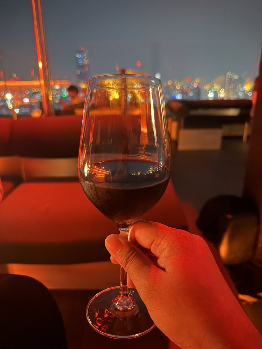 M60414614's tweet photo. ÆTHER 360° rooftop bar https://t.co/QygMPkV4qq