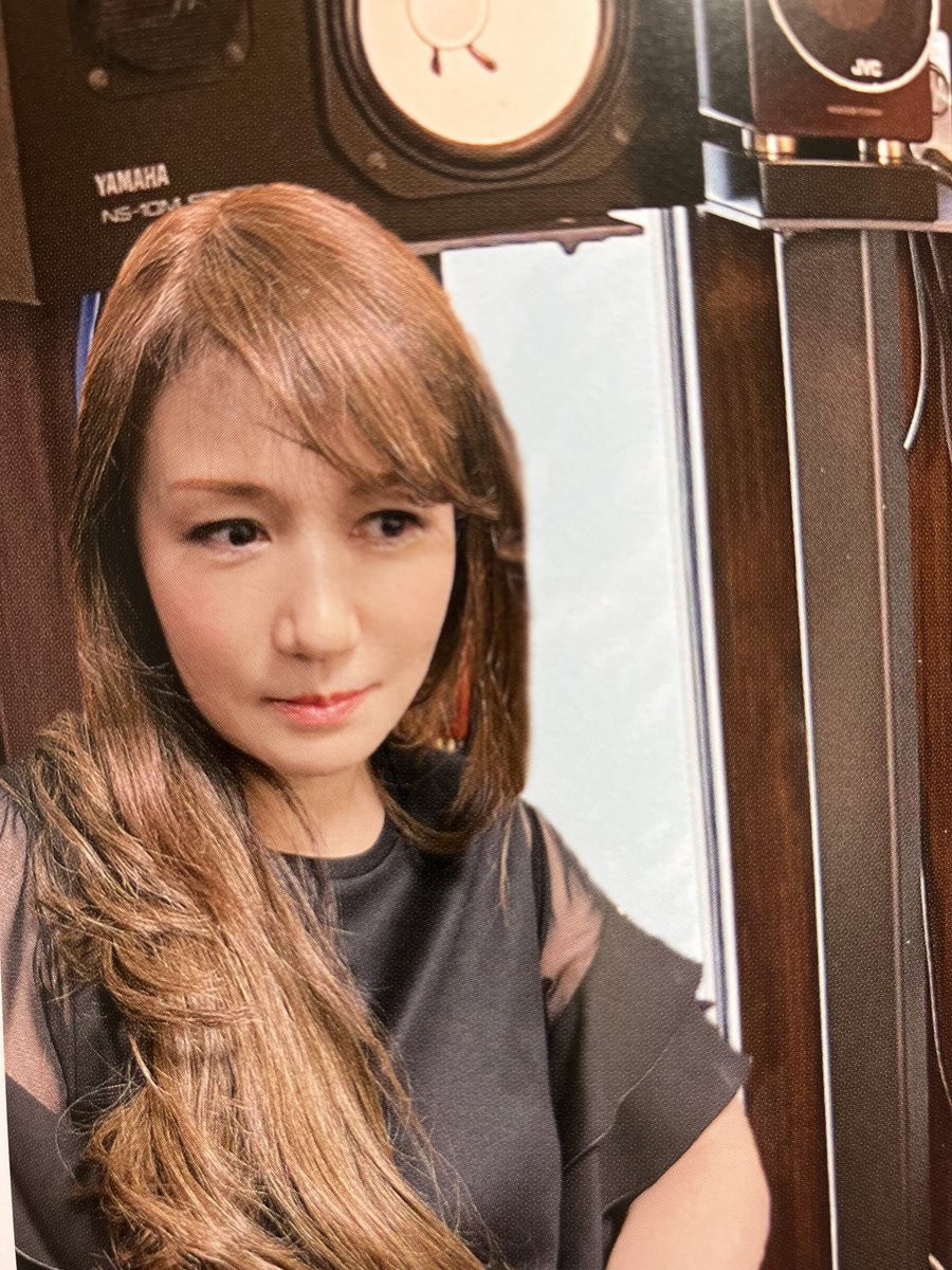 c5wF5woZ3vsKut1's tweet photo. 浜田麻里約3年振りの新曲、Rhapsodiaris出ましたね☺️
思ったよりもハードな曲で、攻めた曲だなぁーって感じました😦正直、どこがサビかわかりませ〜ん💦これから聞き込みます。麻里さんのMV見たんだけど、相変わらず綺麗ですね☆黒の衣装も良かったです。MVもかっこいいーっす。麻里様、最高ーー(^^) https://t.co/RAUg1jRFju