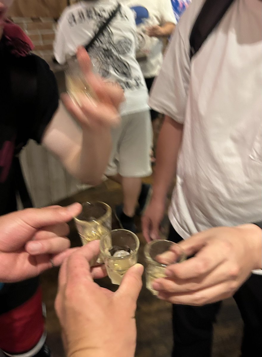 sleepingdrop's tweet photo. ライブ前のスイカ味のさりさん添え💜
ライブ後の特製しょうゆラーメンのさりさん添えです💜

🍉味は500mlだと少し味がくどいけど美味しかった😋
🍜食べ応えもあって美味しい、ニンニク入れて電車内息禁止w

ドリチケ使った記憶がないけど、写真でテキーラ思い出したので、多分なんか飲んだんだろう(笑) https://t.co/gBxZyfH294