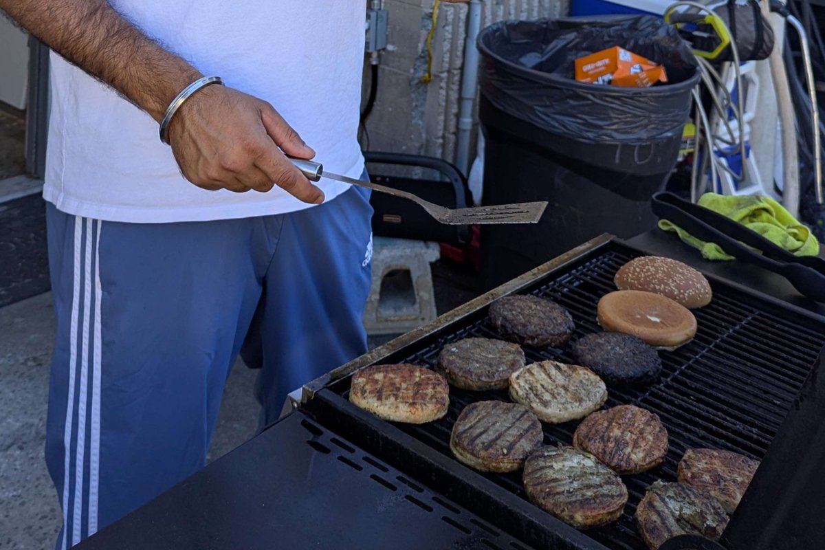 SUMSplace's tweet photo. Last week, SUMS Place hosted a BBQ at our Olive Branch for our guests! We loved seeing everyone come together and enjoy a hot meal. ๐๐ซถ
#SUMS #Nonprofit #BBQ #Community https://t.co/huWJaYnnmJ