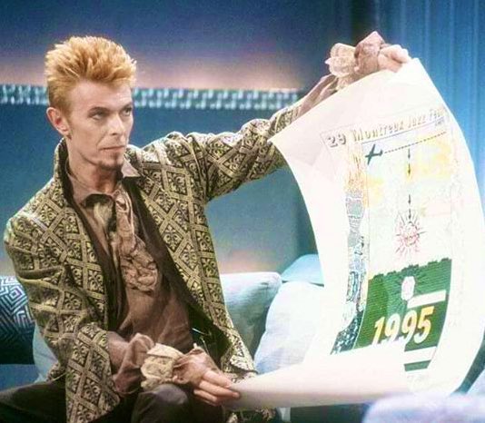 DavidBowieBot's tweet photo. 1945年の広島への原爆投下以来、黙示録のプロセス、つまり終末的観念は私達の意識に完全に組み込まれた。─そこには道徳的権限は全く見当たらず、信頼されうる真の戒律は崩壊したようだ。

✳︎95年ボウイはフェスのポスターをデザイン。広島への思いや武力への懸念を表した https://t.co/PRvsrDTubd