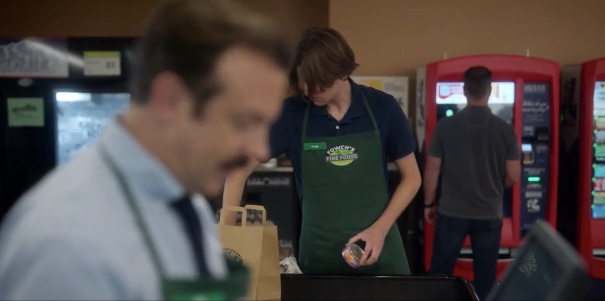 fatedontknowyou's tweet photo. Bag boy looking like Dean made me wonder wth Gilmore Girls had to do with anything and now it makes sense. https://t.co/rMWGR6H2ax