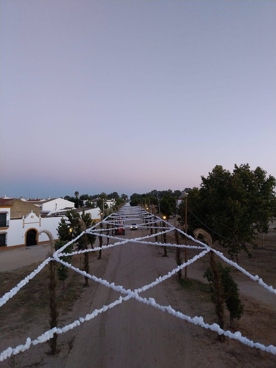 mabernalsanchez's tweet photo. El Camino de los Llanos se rinde en flores de papel para la Pastora. Quedan 13 días para la #Venida https://t.co/oexacNEzwI