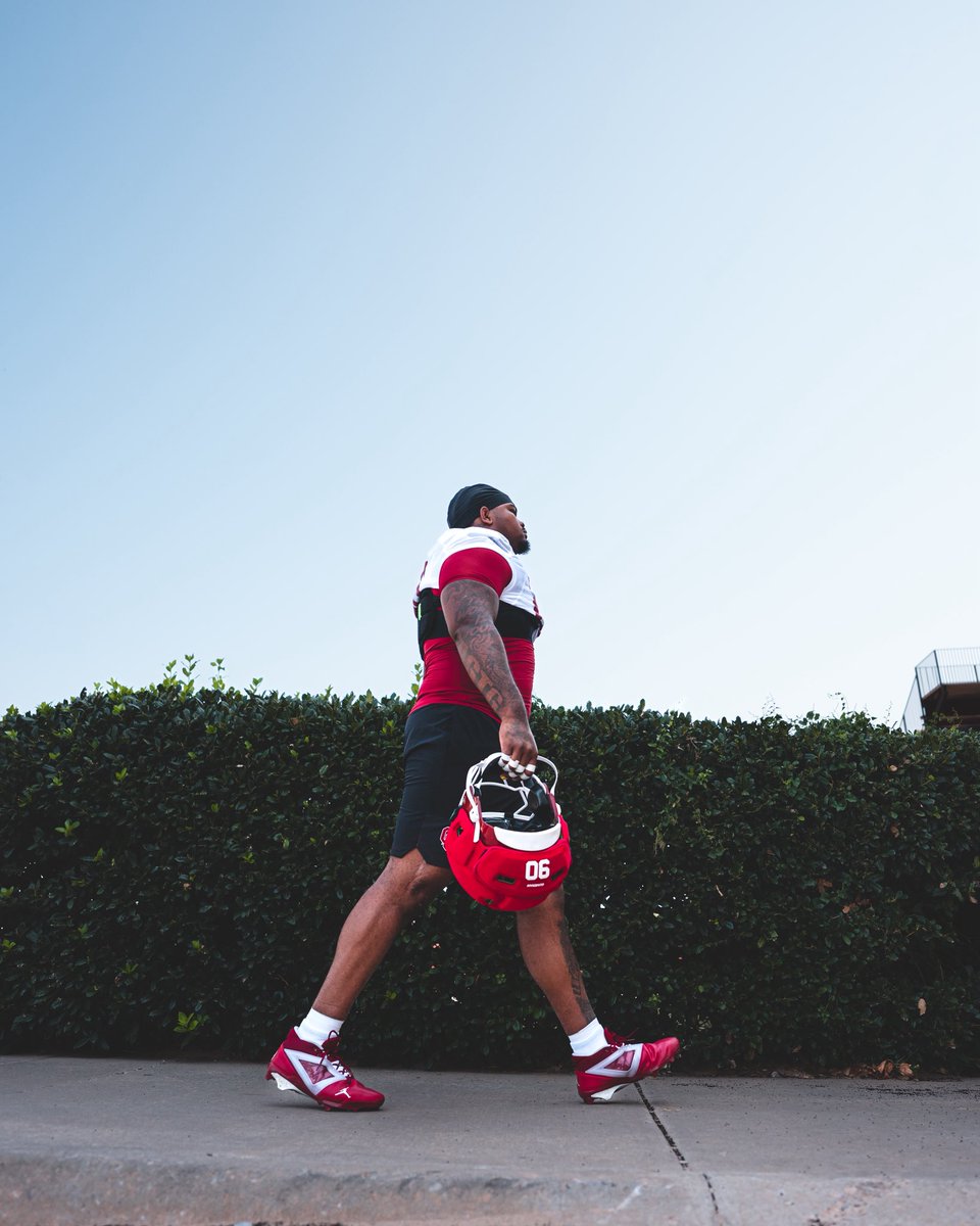 OU_Football's tweet photo. One down 📈 https://t.co/tHgJi9T6W0