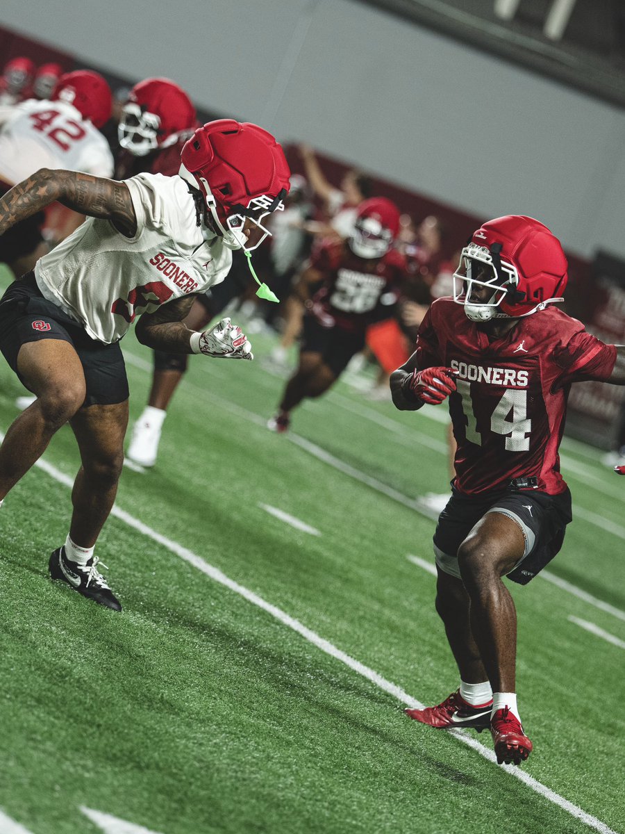 OU_Football's tweet photo. One down 📈 https://t.co/tHgJi9T6W0