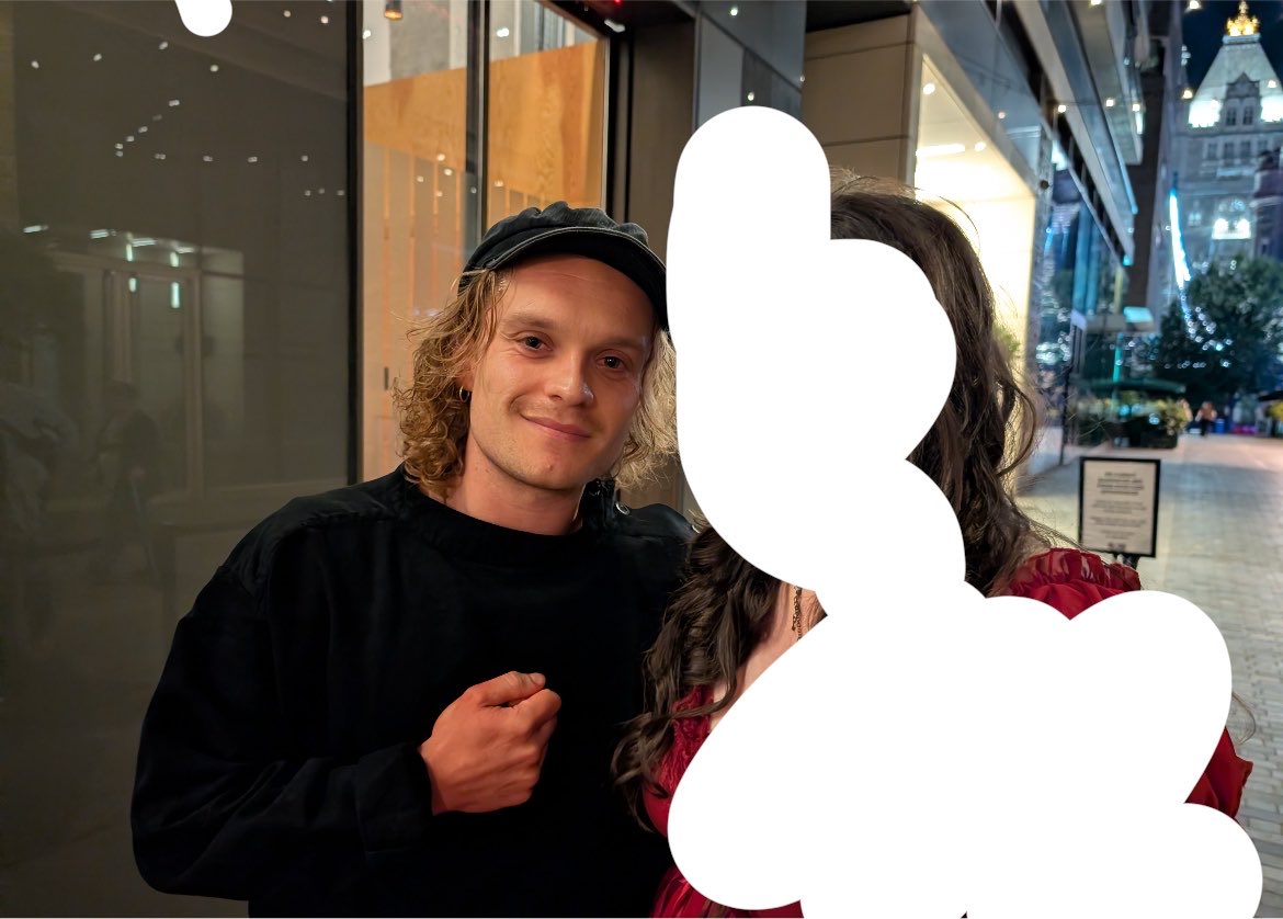 johnnyfIynn's tweet photo. new tom glynn carney photo except it’s me in tears https://t.co/In4Q0kHUBC