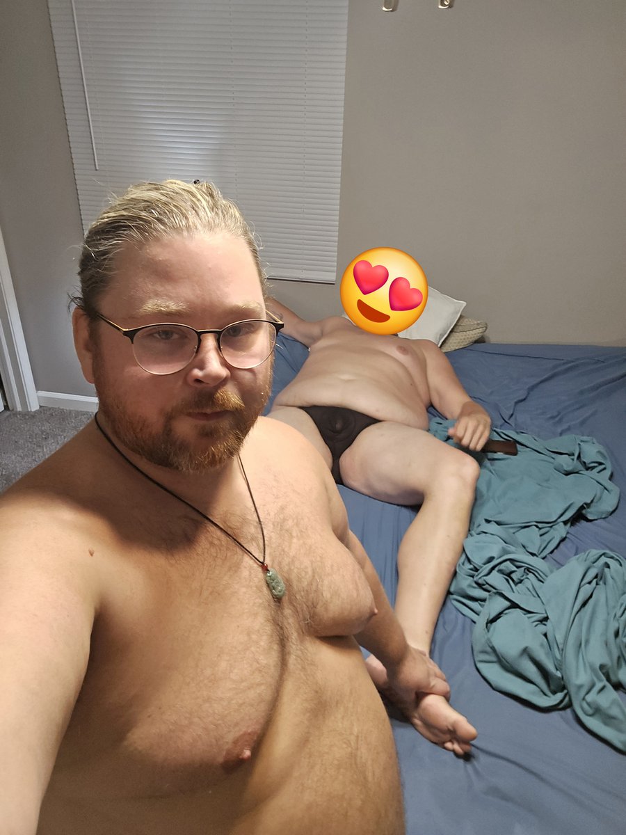 CookieBearNJ's tweet photo. I rolled a Nat 20s on my performance check. These boys were stunned! #chub #gay #nerd #chubbytop careful or youll fall under my spell too 😘💫🫴 #belly #ass https://t.co/wwFxOGnbM2