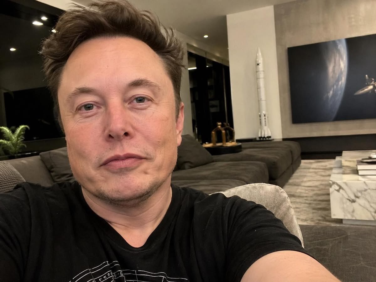Musk_DaiIy_news's tweet photo. Do,you  love this selfie https://t.co/BaCEKt7gZC