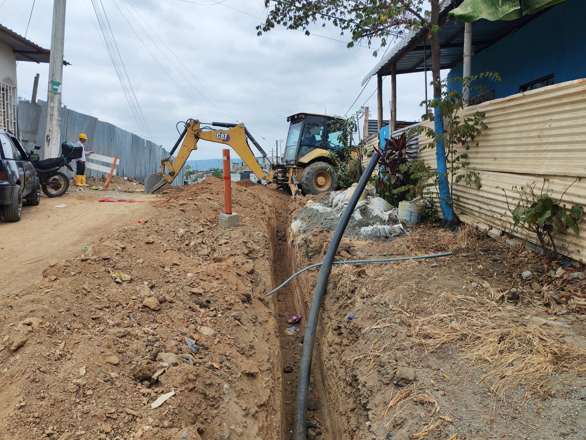 AquilESPueblo1's tweet photo. ¡Llevando dignidad y progreso a Monte Sinaí! 🚰🤝

​Gracias a la gestión del alcalde @aquilesalvarez y la alcaldesa subrogante @taticoronelf ,  la @alcaldiagye  avanza con la instalación de tuberías y guías domiciliarias de agua potable en el sector Valle Hermoso. https://t.co/UChQOeKSh5
