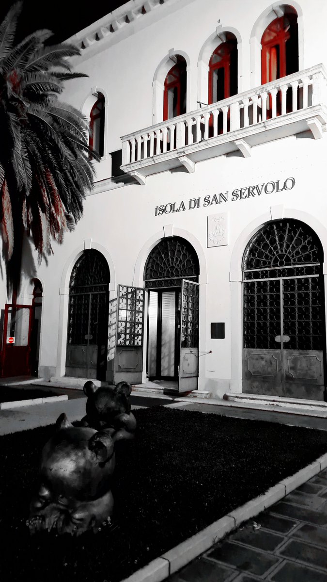 TraMi_Nguyen's tweet photo. When in Venice, Italy ๐ฎ๐น
Beyond the canals lies a quieter side of Venice. ๐โจ
A hidden island, moonlit walks, and curious wildlife at Isola di San Servolo.
Sometimes the best memories are made when you wander off the tourist trail.
#WhenWithMi #Venice #Venezia #NMR #Italy https://t.co/HBMzHTZAGe