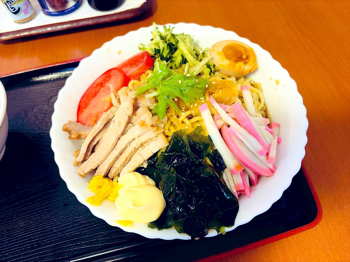MR_llGarcons's tweet photo. 冷やし中華試しました🤭
(ハちゃんニボコンの時間取れず🥲)

THE 町中華のビジュアルにマヨ添えられ
酸味が良い汁を絡ませながらワシワシ🦅と喰らいﾏｽ😋
🍅に🥒に🥬てサッパリ
マヨを混ぜるとコクが効いてマヨありがい〜い🤤

ラーメンスープが付いててほっこりフィニッシュ

幸楽 大崎
冷やし中華 https://t.co/dKbq8CC7Di