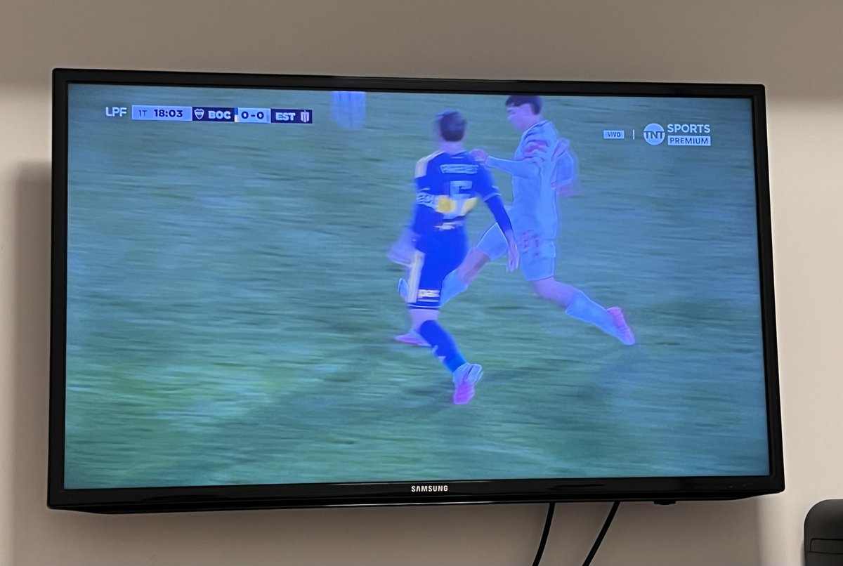 ChicleDeARANDA's tweet photo. Acá viéndolo por TV gracias a Román y como se caga en el abonado. Me rompí el orto laburando para pagar el abono, y ni siquiera te devuelve la plata. Te queda un año para tu curro y el de tu hermano. Te crees más grande que el club, y te vas como el peor presidente de la historia https://t.co/LIY2JRnTSE
