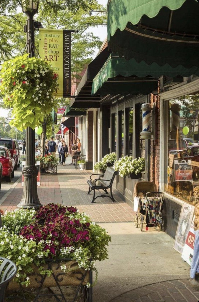 SouthernPeers's tweet photo. Summer stroll. Dress well https://t.co/K8TnvBI7Ft