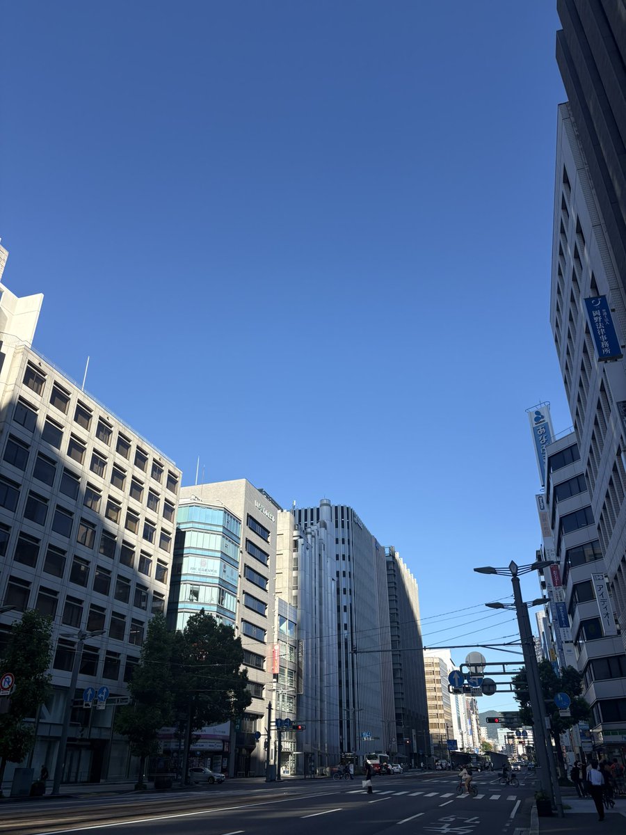 fanks_carp's tweet photo. 今日も変わらぬ1日を。
平和の尊さを噛みしめながら平和であることに感謝して。
良い天気。良い風が吹いている。
 #被爆終戦81年 https://t.co/7LjKqdTOAI